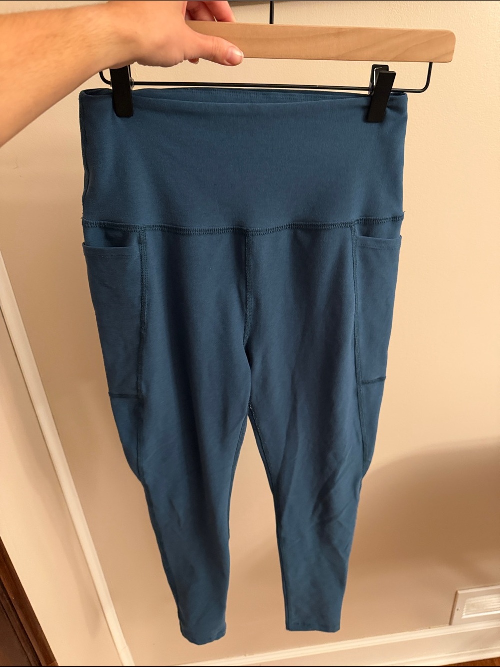 Beyond Yoga High-Waist Blue Leggings with Side Pockets